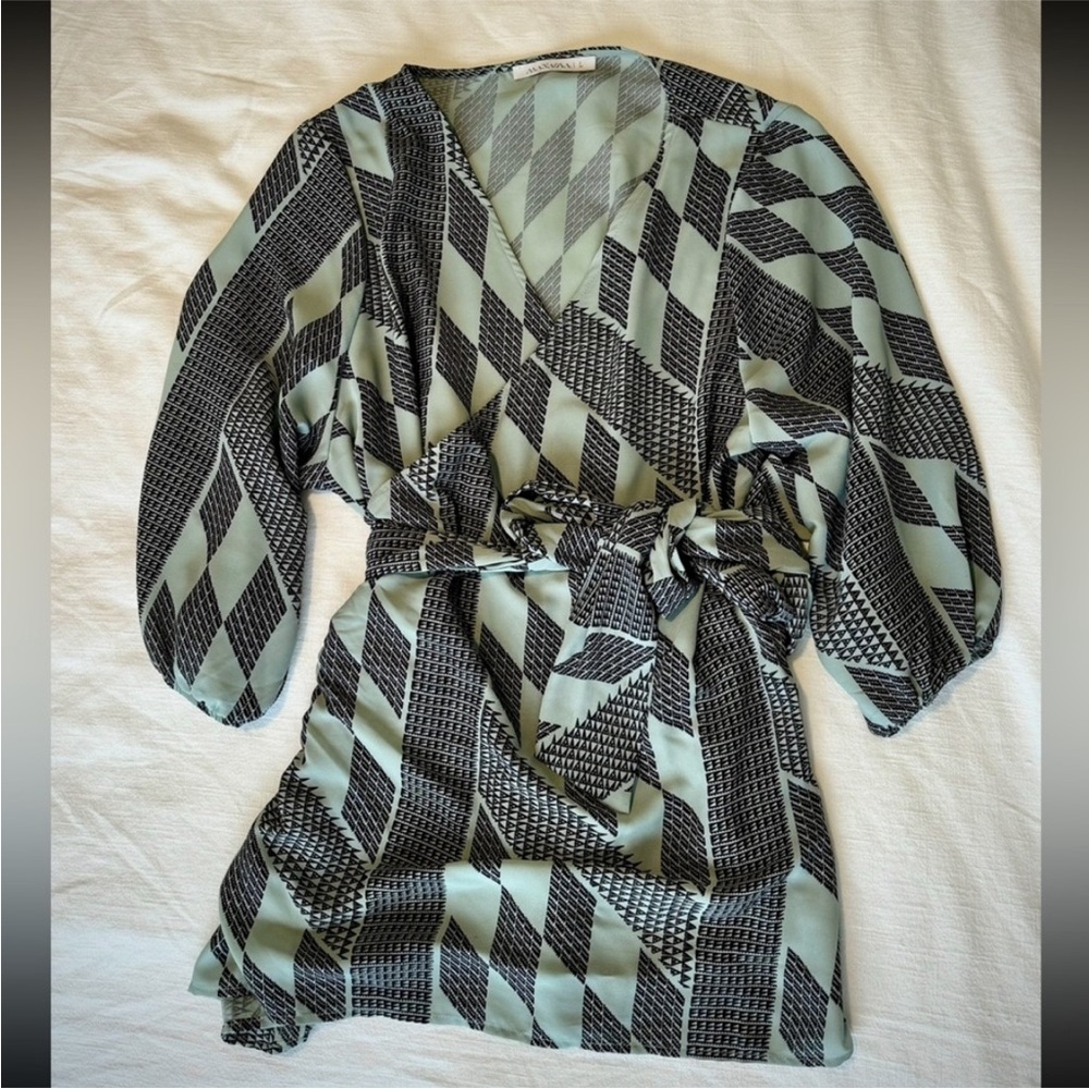 Manaola wrap top size large
